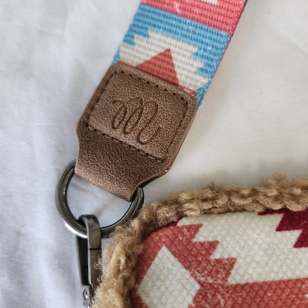 Wrangler Brown Card Holder with Multicolor Aztec Pouch - Picture 6 of 8